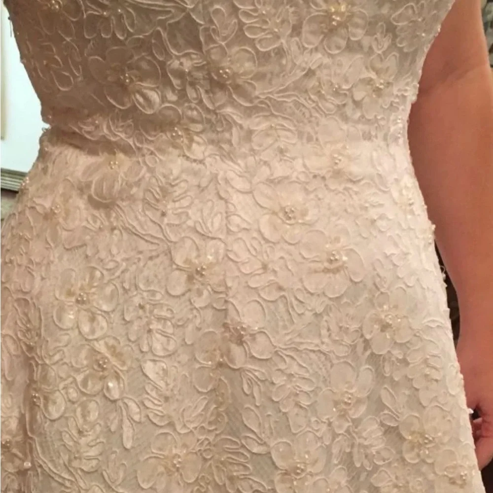 Elegant White Floral Gown - Picture 3 of 7